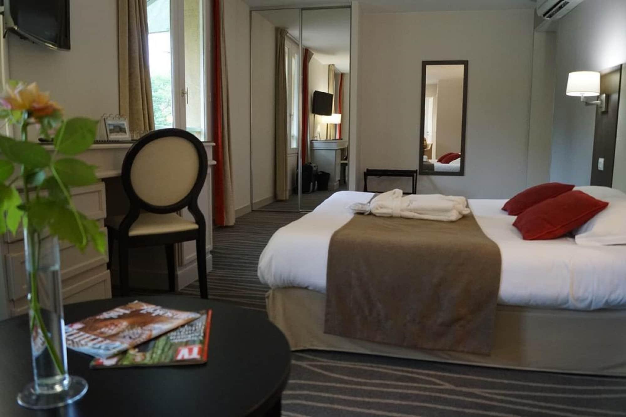 Logis Hotels- Hotel Et Restaurant Domaine De Fompeyre バザス エクステリア 写真