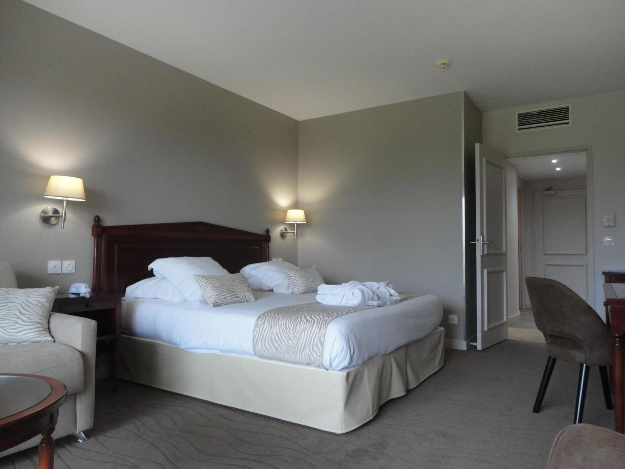 Logis Hotels- Hotel Et Restaurant Domaine De Fompeyre バザス エクステリア 写真