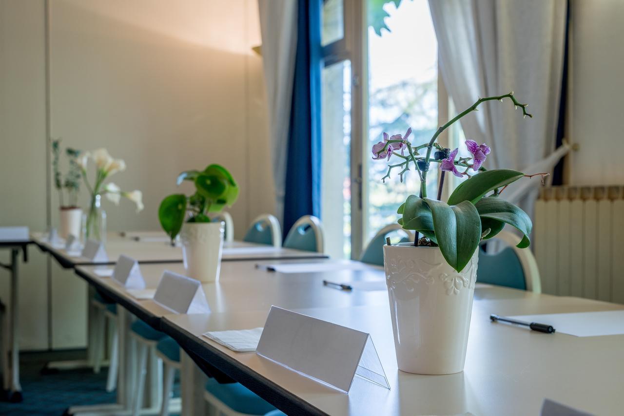 Logis Hotels- Hotel Et Restaurant Domaine De Fompeyre バザス エクステリア 写真